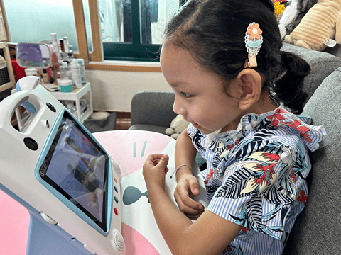 Tablet interaktif Wink, solusi belajar modern dengan layar sentuh pintar dan game edukatif yang seru.